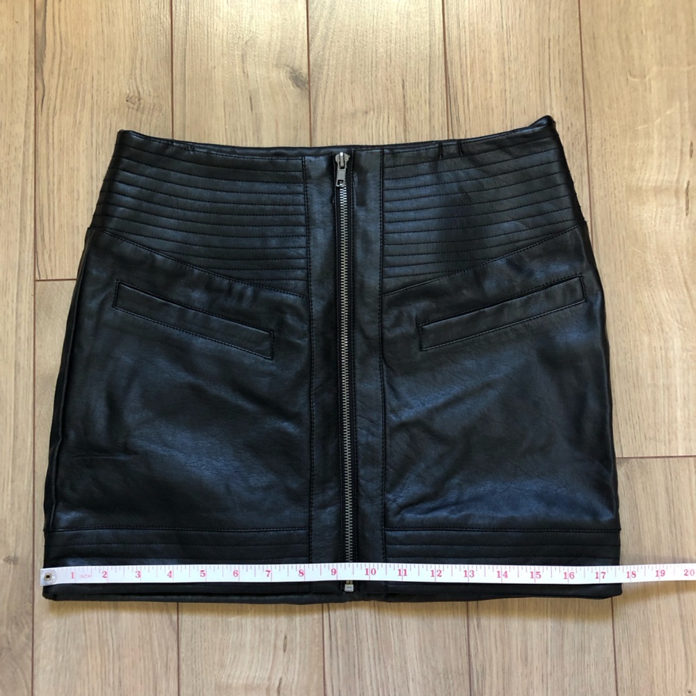 Women’s Jack by BB Dakota Black Ribbed Mini Pencil Skirt size 2 - Picture 8 of 12